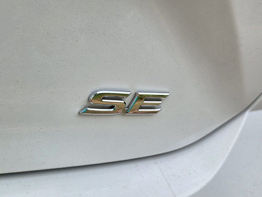 Used 2025 Toyota Camry SE FWD image 9