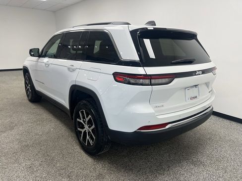 Used 2024 Jeep Grand Cherokee Limited image 18