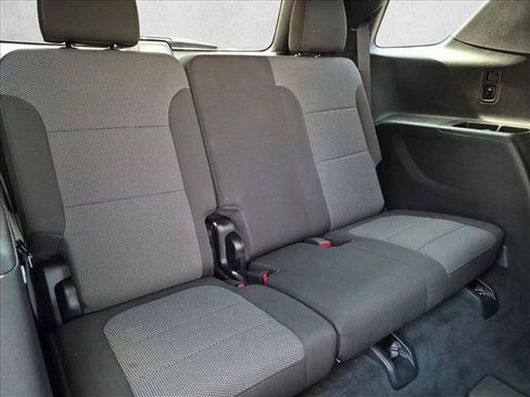 Used 2023 Chevrolet Traverse LT FWD image 19