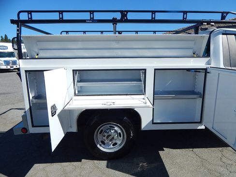 Used 2022 Ford F250 XL w/ Power Equipment Group RWD image 3