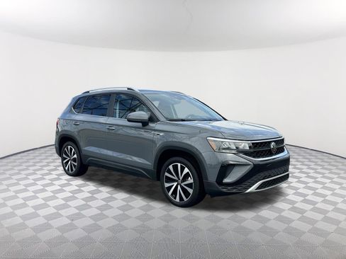 Used 2023 Volkswagen Taos SE image 4