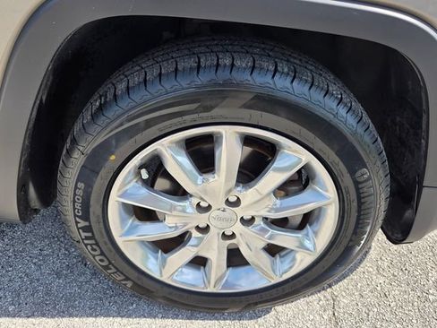 Used 2017 Jeep Cherokee Limited AWD/4WD image 9