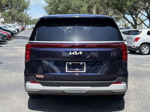 Used 2025 Kia Carnival FWD image 5