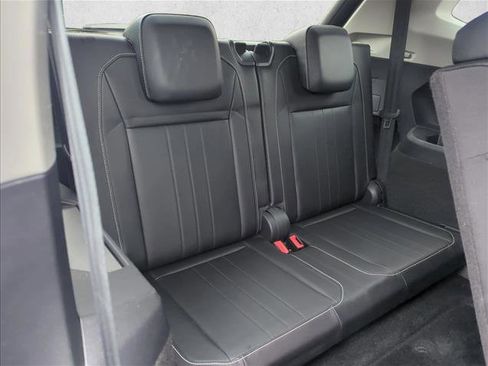 Used 2024 Volkswagen Tiguan SE image 23