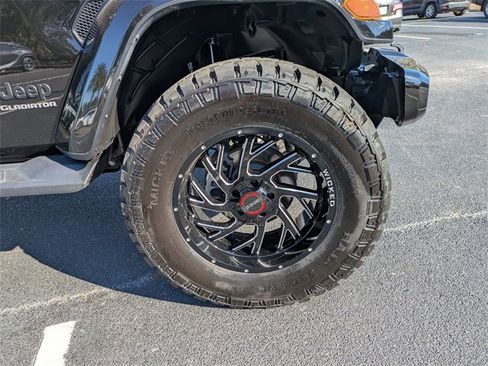 Used 2022 Jeep Gladiator Overland image 12