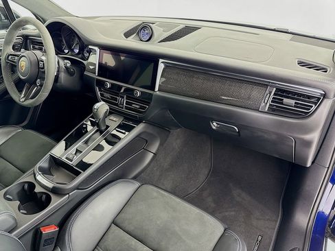 Certified 2024 Porsche Macan GTS image 33