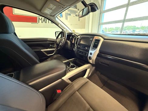 Used 2018 Nissan Titan SV w/ SV Convenience Package RWD image 17