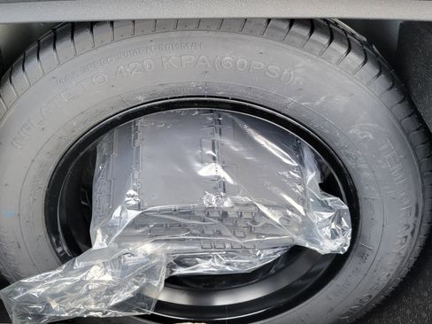 Certified 2025 Volkswagen Tiguan SE image 47