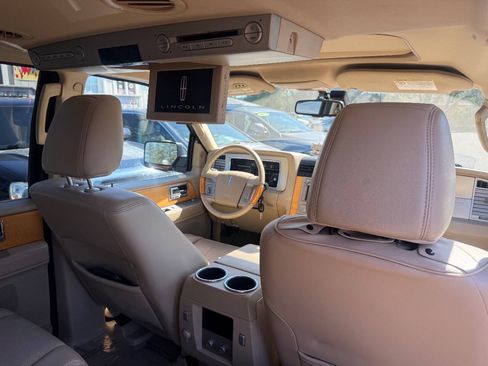 Used 2010 Lincoln Navigator 4WD image 21