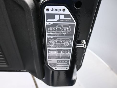 Used 2025 Jeep Wrangler Sport image 34