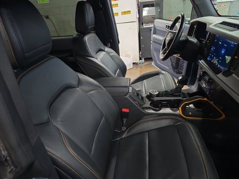 Used 2022 Ford Bronco Badlands image 10