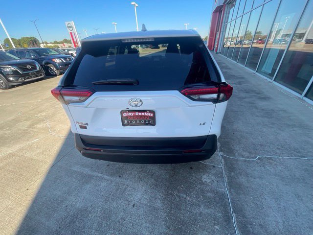 Used 2022 Toyota RAV4 LE FWD image 3
