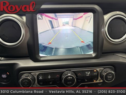 Used 2020 Jeep Gladiator Overland AWD/4WD image 23