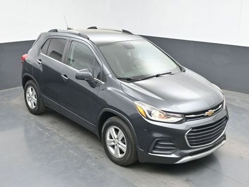 Used 2017 Chevrolet Trax LT w/ LT Convenience Package FWD image 13