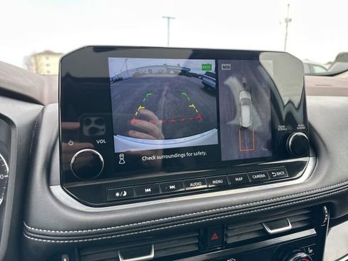 Used 2023 Nissan Rogue SL w/ SL Premium Package image 28