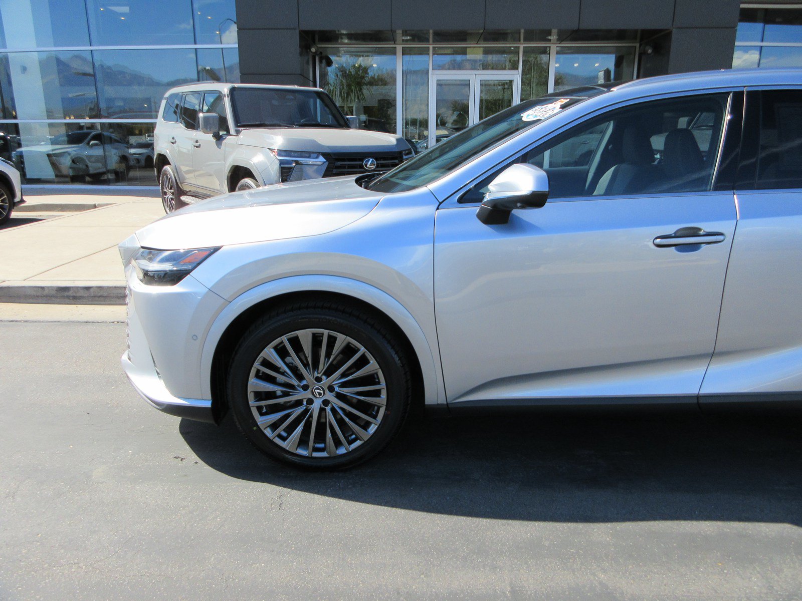 Used 2025 Lexus RX 350 w/ Convenience Package AWD/4WD image 2