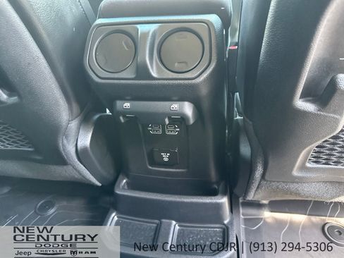Used 2022 Jeep Wrangler Unlimited Rubicon 4xe w/ Cold Weather Group AWD/4WD image 12