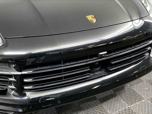 Used 2022 Porsche Cayenne image 55
