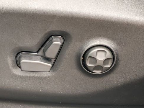 New 2026 Chrysler Pacifica Limited image 13