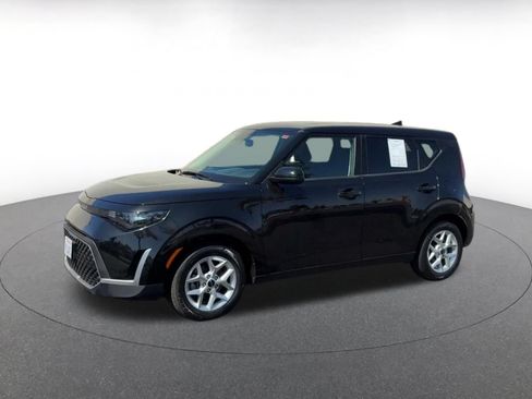 Used 2025 Kia Soul LX w/ LX Technology Package FWD image 8