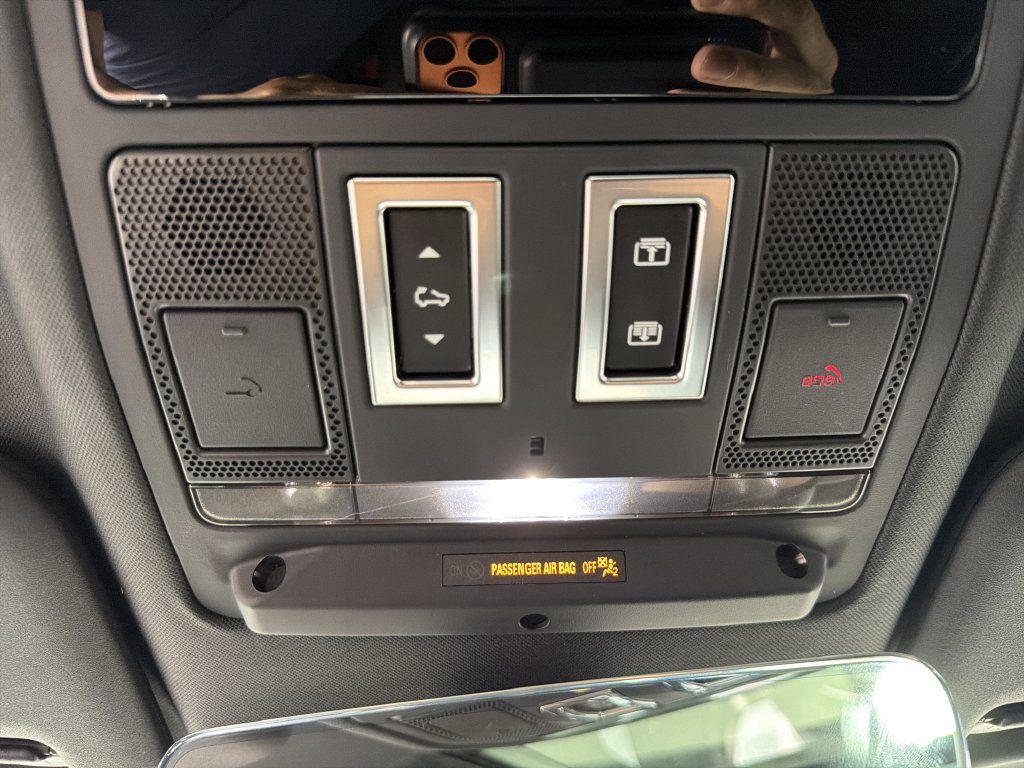 New 2026 Land Rover Defender 110 X-Dynamic SE AWD/4WD image 23