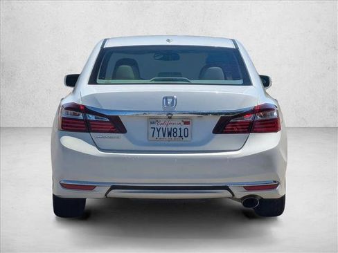 Used 2017 Honda Accord EX-L image 7