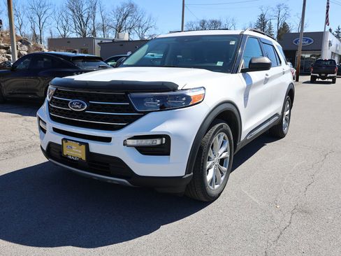 Used 2023 Ford Explorer XLT w/ Equipment Group 202A image 3