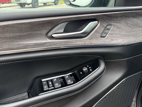 Used 2023 Jeep Grand Cherokee Overland image 29