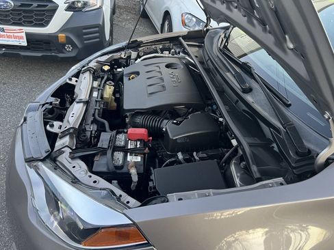 Used 2015 Toyota Corolla LE FWD image 31