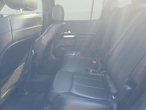 Used 2021 Mercedes-Benz GLB 250 4MATIC w/ Premium Package image 17