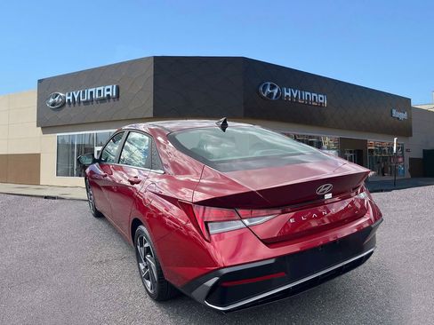 Used 2024 Hyundai Elantra SEL w/ Convenience Package image 7