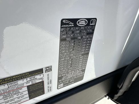 New 2026 Land Rover Range Rover Long Wheelbase SE AWD/4WD image 23