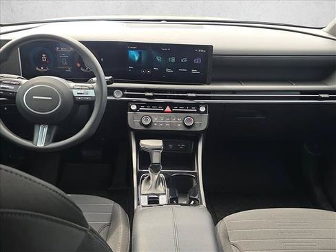 Used 2025 Hyundai Santa Cruz SE FWD image 19