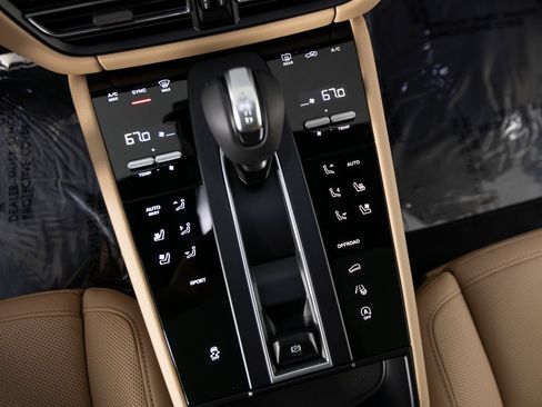 New 2026 Porsche Macan AWD/4WD image 27