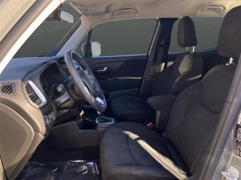 Used 2020 Jeep Renegade Latitude w/ Cold Weather Group image 4