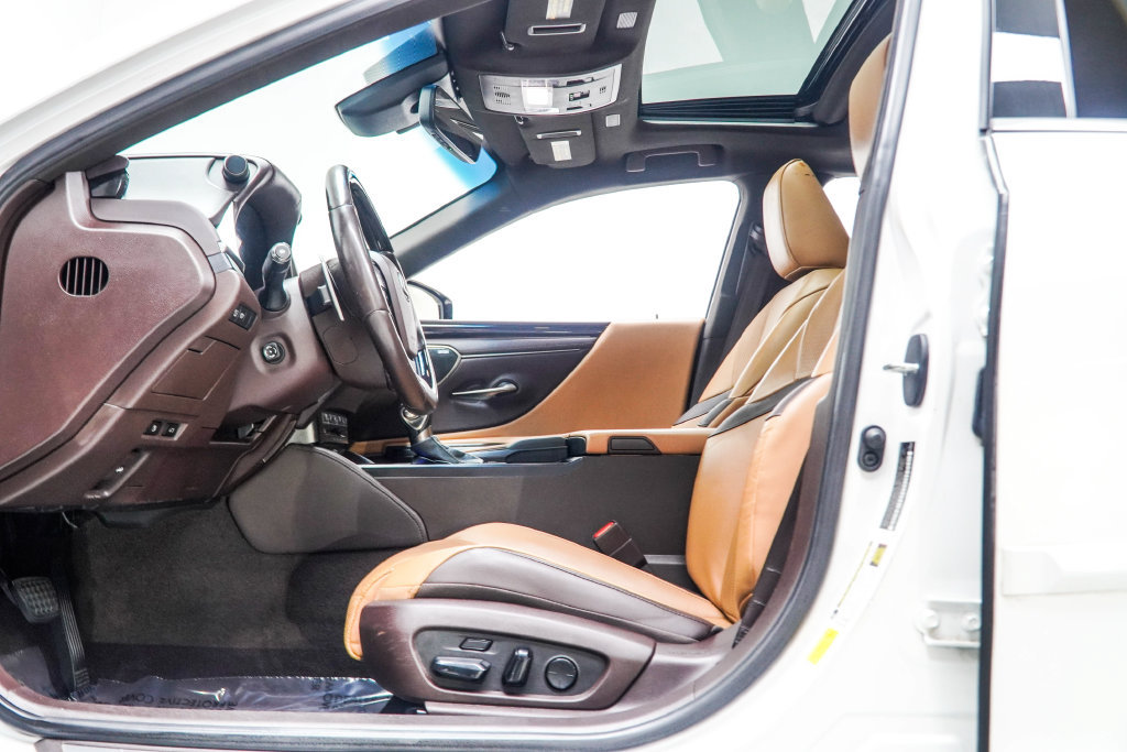 Used 2020 Lexus ES 300h Ultra Luxury FWD image 37