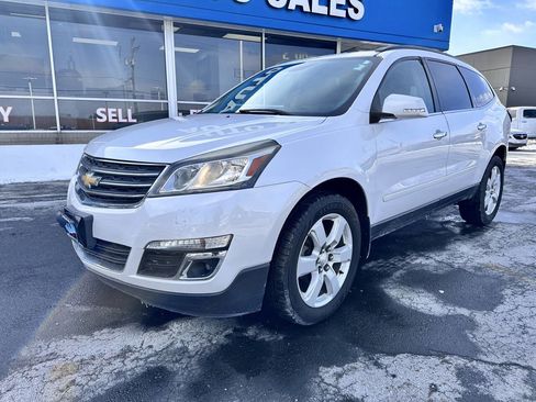Used 2016 Chevrolet Traverse LT w/ Style and Technology Package image 4