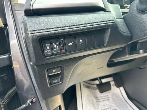 Used 2025 Honda Odyssey EX-L image 13