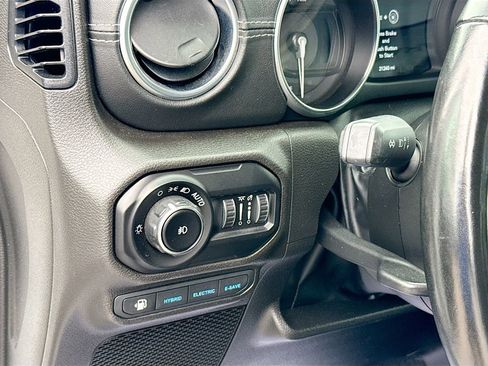 Used 2022 Jeep Wrangler Unlimited Sahara w/ Cold Weather Group AWD/4WD image 11