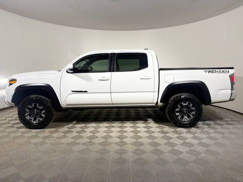 Used 2022 Toyota Tacoma TRD Off-Road AWD/4WD image 3
