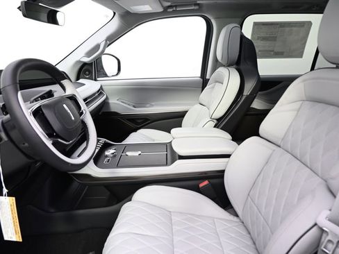 New 2026 Lincoln Navigator L Black Label AWD/4WD image 13