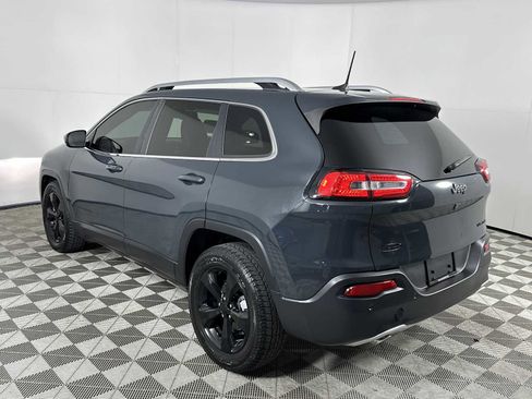 Used 2018 Jeep Cherokee Limited FWD image 6