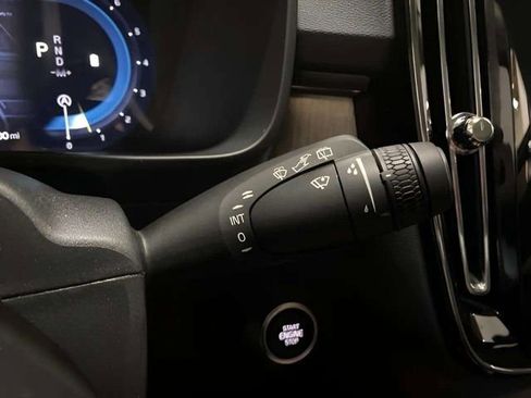 Used 2025 Volvo XC40 B5 Plus AWD/4WD image 48