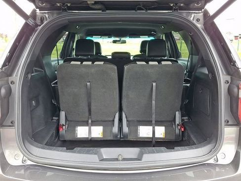 Used 2017 Ford Explorer XLT w/ Equipment Group 202A AWD/4WD image 30