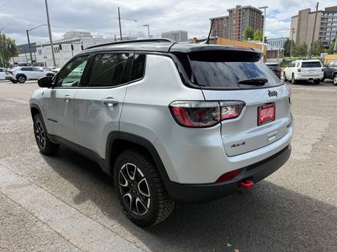 Used 2025 Jeep Compass Trailhawk AWD/4WD image 5