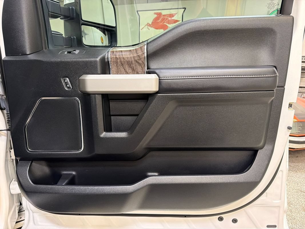 Used 2019 Ford F250 Lariat w/ Lariat Ultimate Package AWD/4WD image 39
