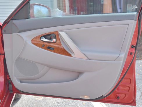 Used 2011 Toyota Camry XLE image 40