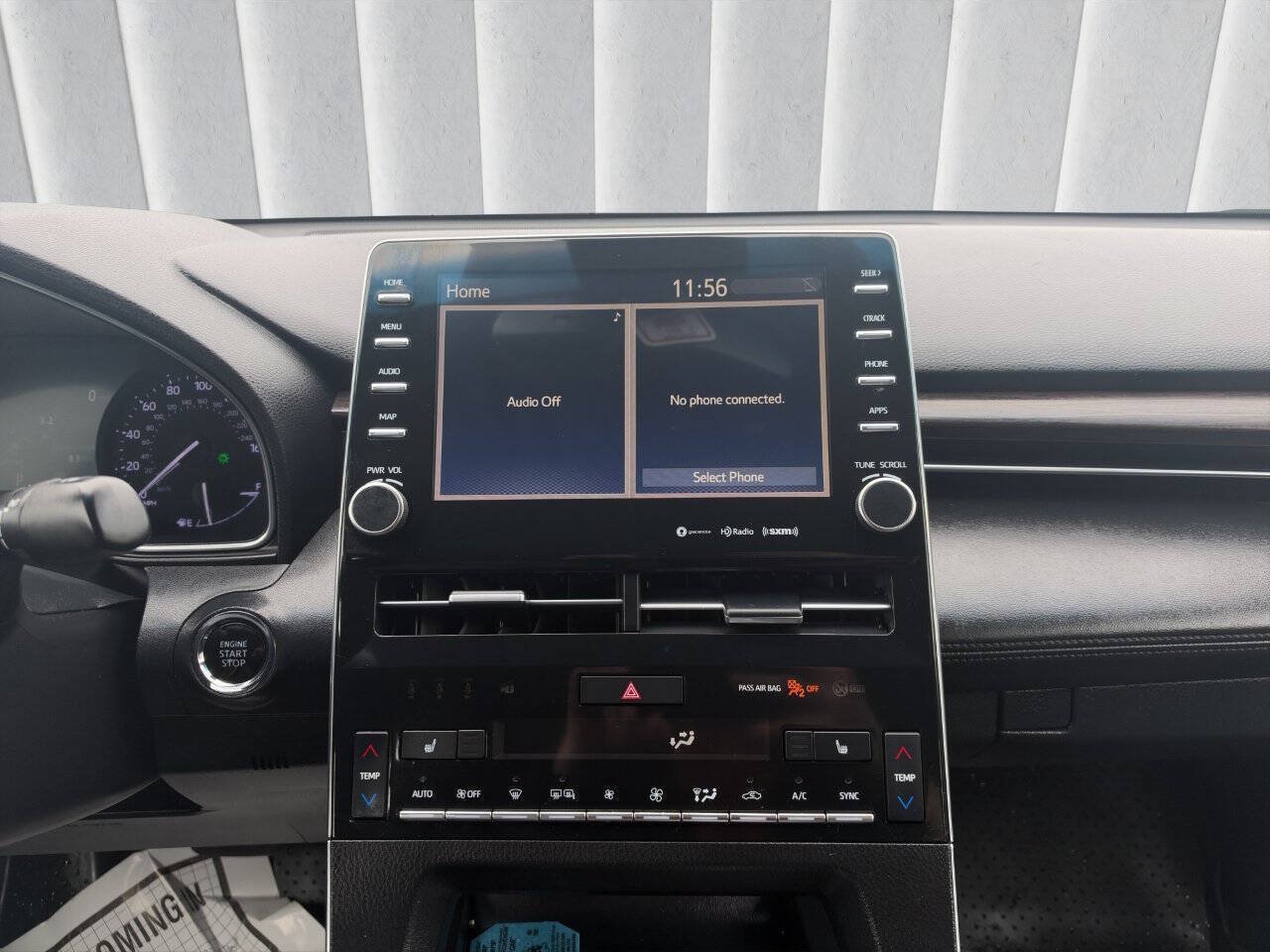 Used 2019 Toyota Avalon XLE w/ Moonroof Package FWD image 18