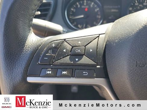 Used 2018 Nissan Rogue SV FWD image 11