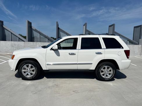 Used 2010 Jeep Grand Cherokee Limited AWD/4WD image 6